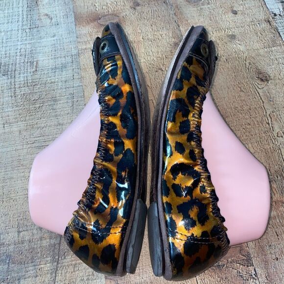 Bernardo animal Print Size 8M Folding, Elastic Fit ballet flats - Picture 5 of 14